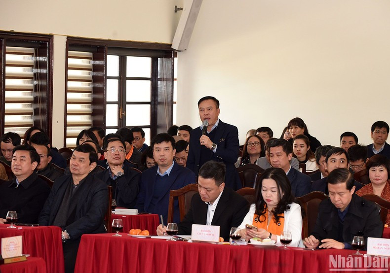 《今日农村报》总编辑刘光定发言。