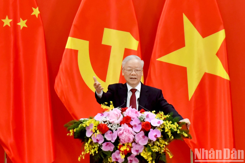 越共中央总书记阮富仲在见面会上发表讲话。 越共中央总书记阮富仲在见面会上发表讲话。