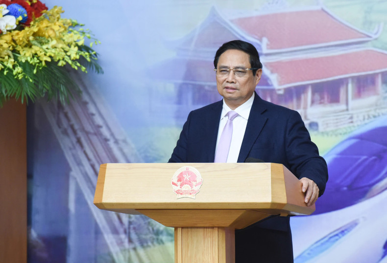 范明正总理发表讲话。