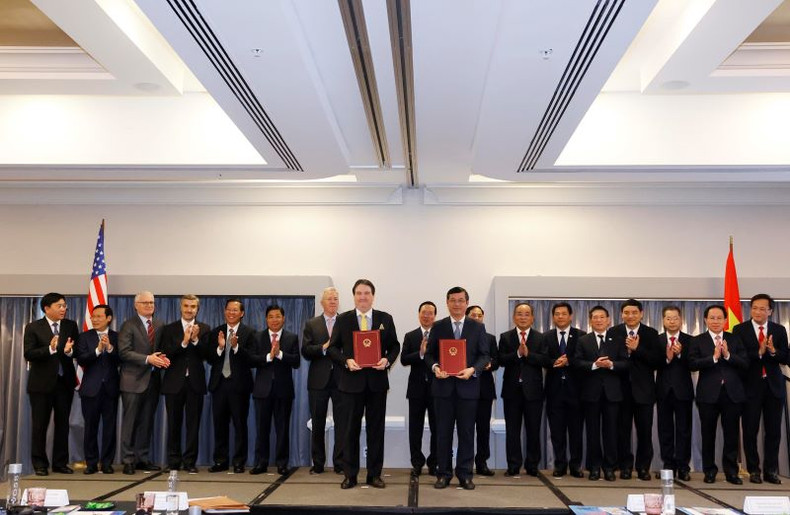 越南国家主席武文赏见证越美伙伴合作备忘录的签署。 越南国家主席武文赏见证越美伙伴合作备忘录的签署。