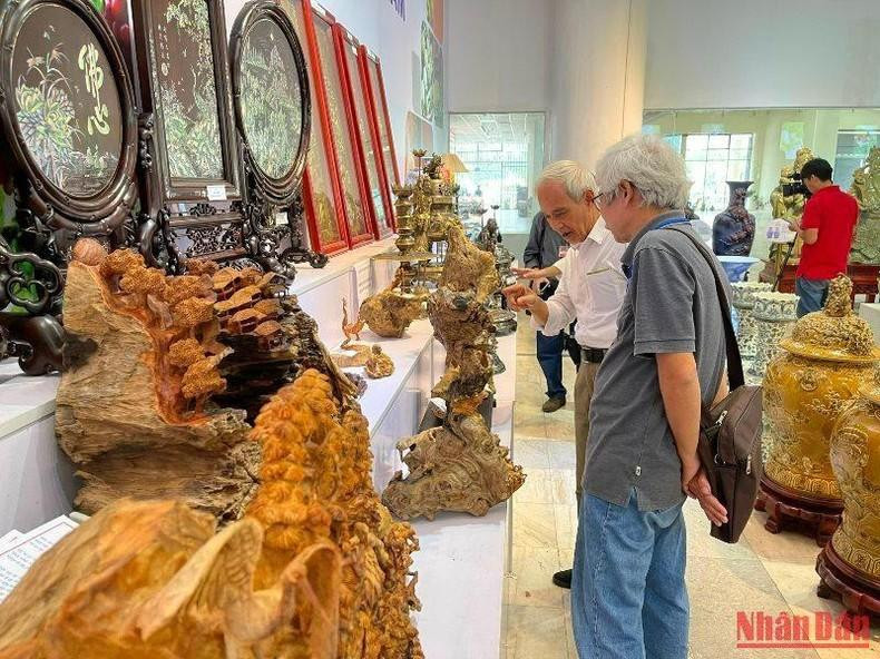 越南传统手工艺村产品展示区。 越南传统手工艺村产品展示区。