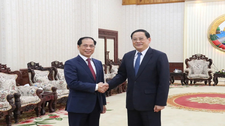 越南政府副总理兼外交部长裴青山会见老挝政府总理宋赛·西潘敦。 越南政府副总理兼外交部长裴青山会见老挝政府总理宋赛·西潘敦。