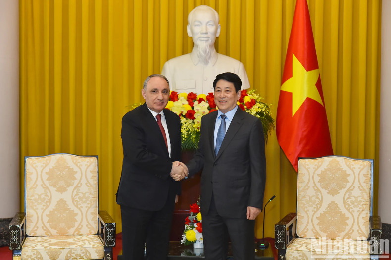 越南国家主席梁强和阿塞拜疆总检察长卡姆兰·阿利耶夫。