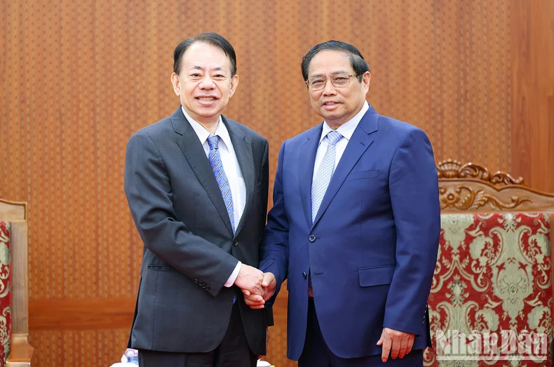 范明正总理和亚洲开发银行行长浅川雅嗣。 范明正总理和亚洲开发银行行长浅川雅嗣。