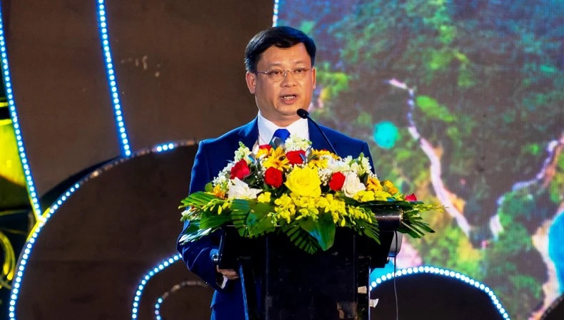 承天顺化省人民委员会常务副主席阮青平发表讲话。 承天顺化省人民委员会常务副主席阮青平发表讲话。