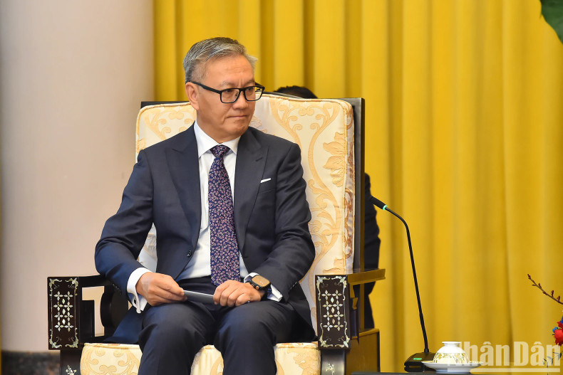 老挝外交部长通沙万·丰威汉发表讲话。