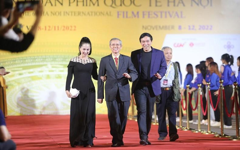 人民艺术家兰香,优秀艺人杜纪夫妇和前辈。 人民艺术家兰香,优秀艺人杜纪夫妇和前辈。