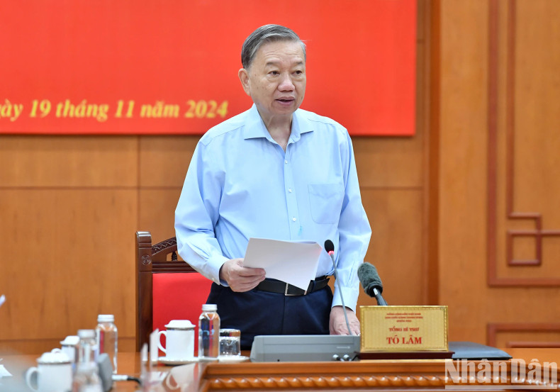 苏林总书记发表指导性讲话。