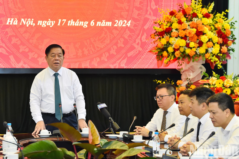 越共中央宣教部部长阮重义发表讲话。 越共中央宣教部部长阮重义发表讲话。