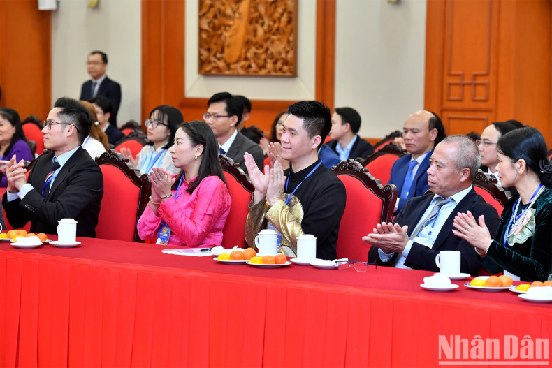 与会代表。 与会代表。