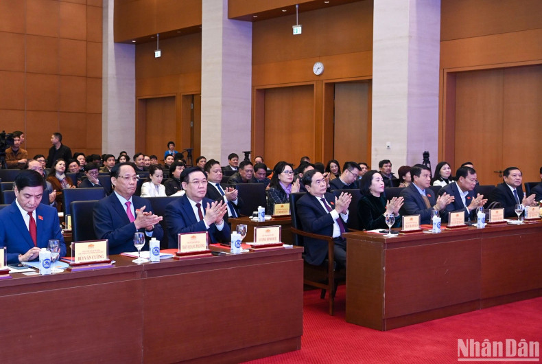 国会主席王廷惠,国会常务副主席陈青敏,国会副主席陈光方出席仪式。 国会主席王廷惠,国会常务副主席陈青敏,国会副主席陈光方出席仪式。