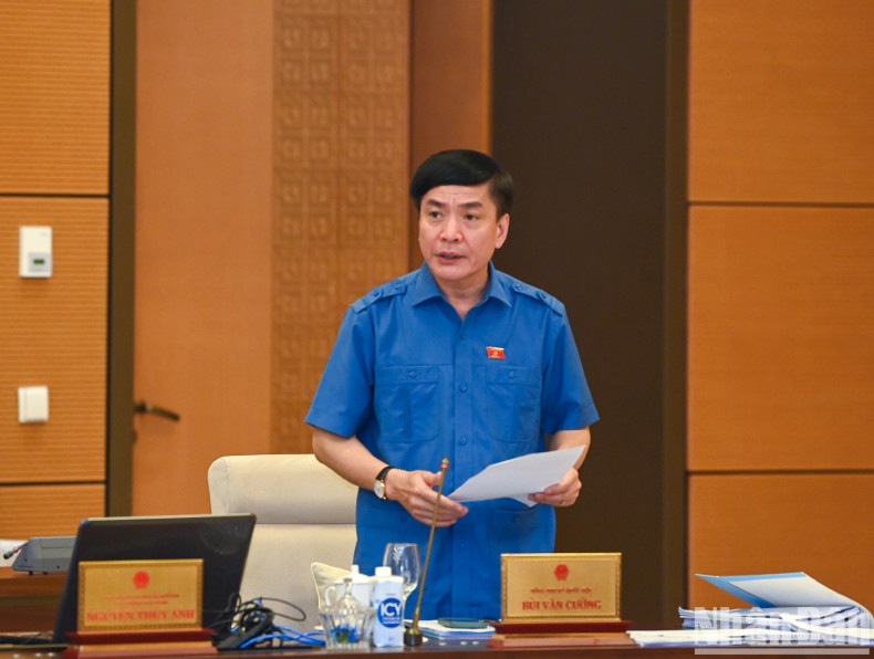 越南国会秘书长、国会办公厅主任裴文强发表讲话。 越南国会秘书长、国会办公厅主任裴文强发表讲话。