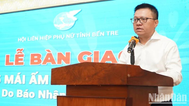 黎国明同志在仪式上发表讲话。 黎国明同志在仪式上发表讲话。