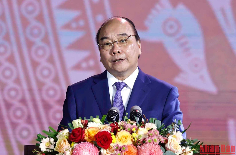 越南国家主席阮春福在仪式上发言。