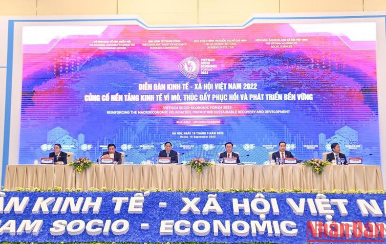 政府总理范明正,国会主席王廷惠和各位领导主持开幕式。 政府总理范明正,国会主席王廷惠和各位领导主持开幕式。