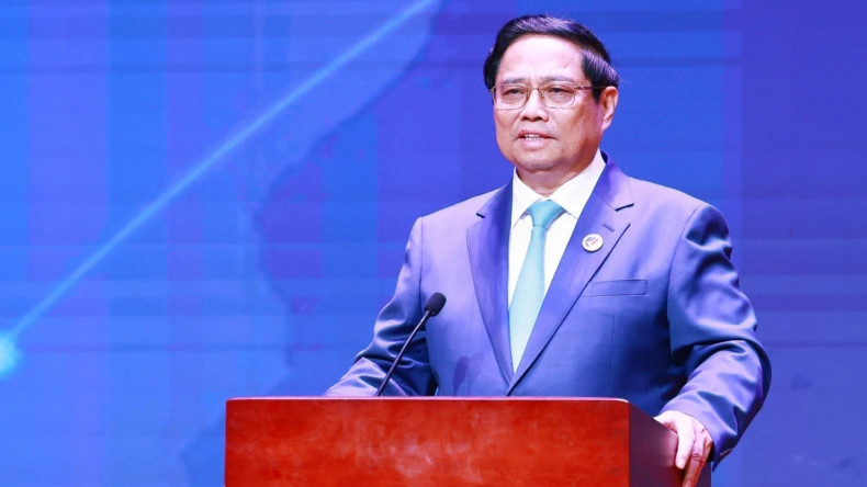 范明正总理发表讲话。