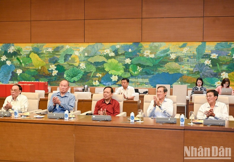 金瓯省已退休的历代领导人出席活动。