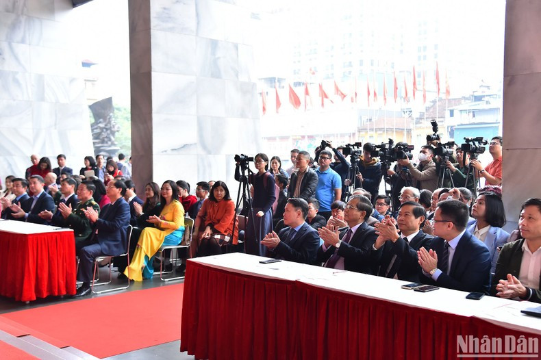 各位代表出席2023癸卯年春节特刊展开展仪式。