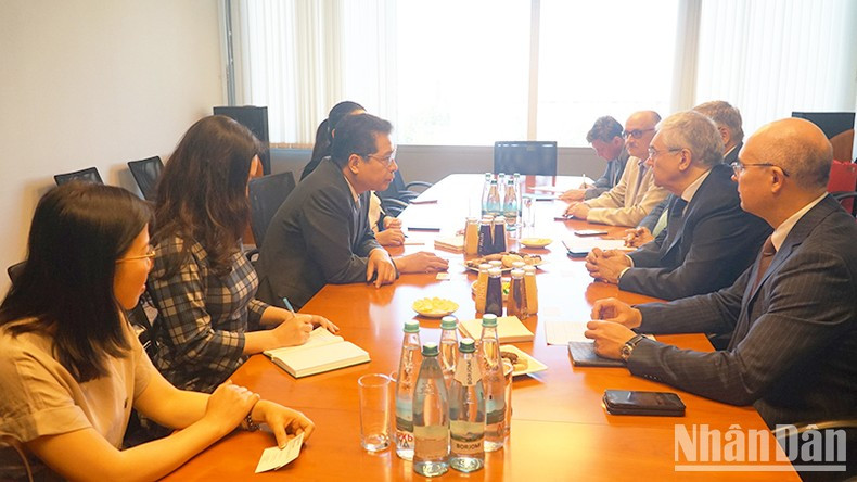 会议场景。 会议场景。