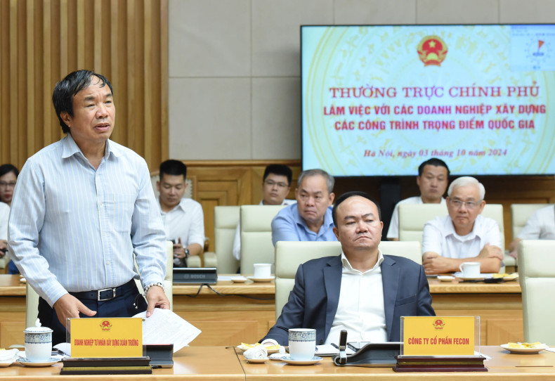 春长私人企业领导代表发表讲话。 春长私人企业领导代表发表讲话。