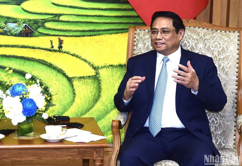 越南政府总理范明正在会见中发表讲话。