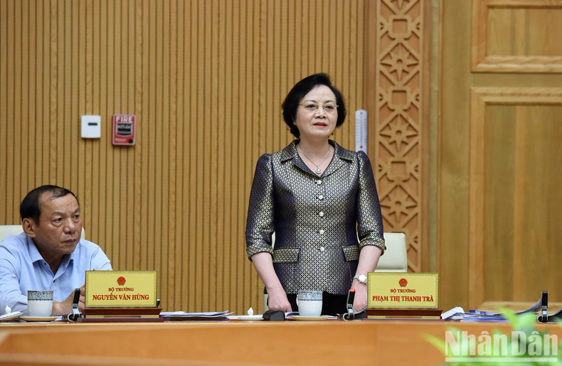 越南内务部部长范氏青茶发表讲话。 越南内务部部长范氏青茶发表讲话。