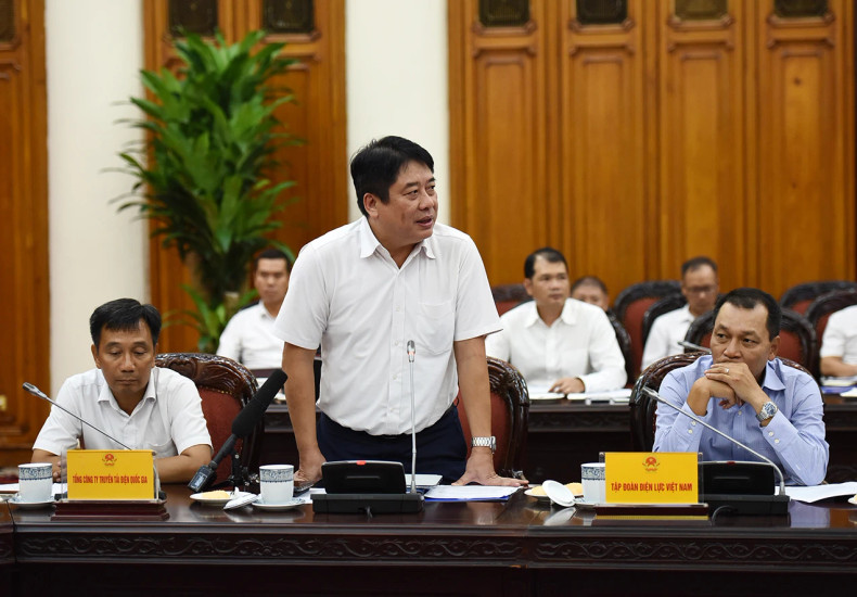 EVN集团总经理阮英俊发表讲话。