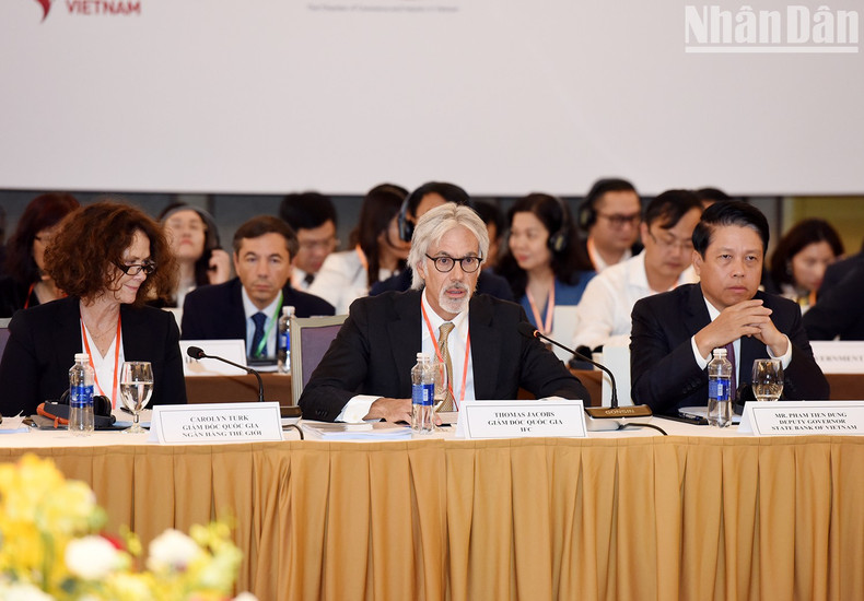 国际金融公司高级国家经理汤玛斯·雅各斯相信,在未来几年,越南将实现强劲的绿色可持续增长。 国际金融公司高级国家经理汤玛斯·雅各斯相信,在未来几年,越南将实现强劲的绿色可持续增长。