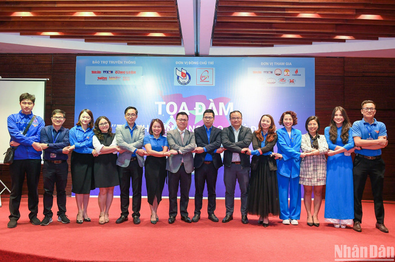 与会代表合影。