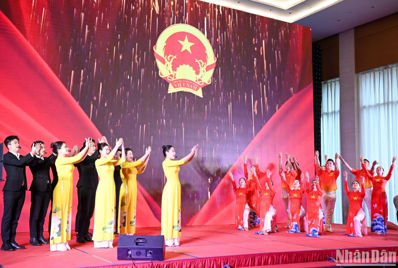 文艺表演节目。 文艺表演节目。