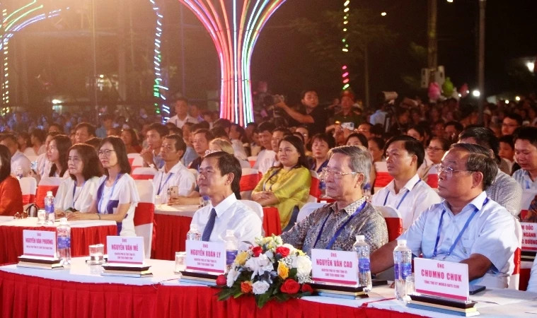 与会代表。 与会代表。