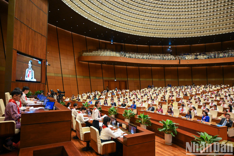 询问活动涉及“预防校园欺凌”和“预防校园烟草和兴奋剂危害”两大问题。 询问活动涉及“预防校园欺凌”和“预防校园烟草和兴奋剂危害”两大问题。