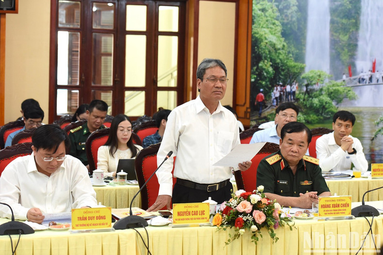 政府办公厅副主任阮高绿在会议上发表讲话。