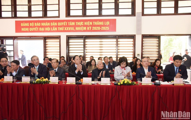 各位代表出席活动。