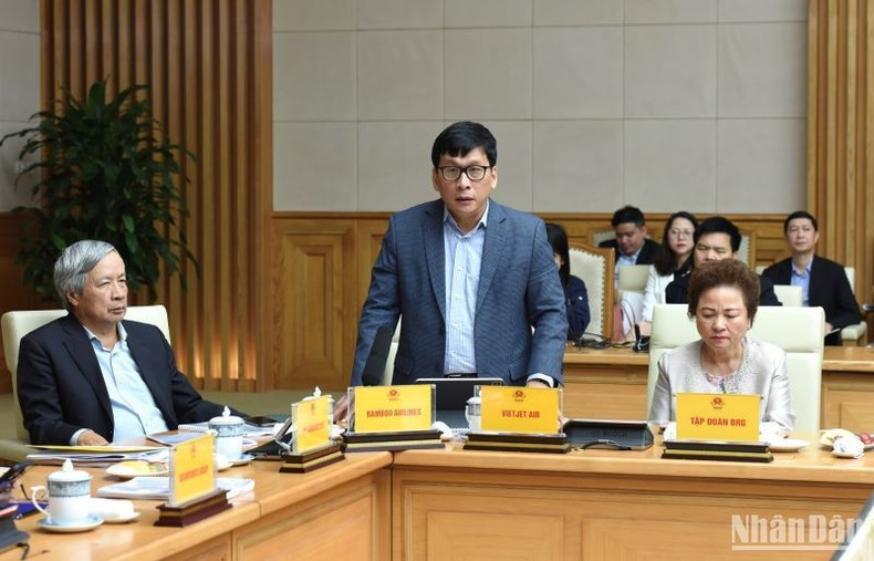 越捷航空公司代表发表讲话。