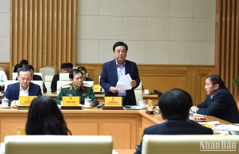 越南农业与农村发展部部长黎明欢发表讲话。