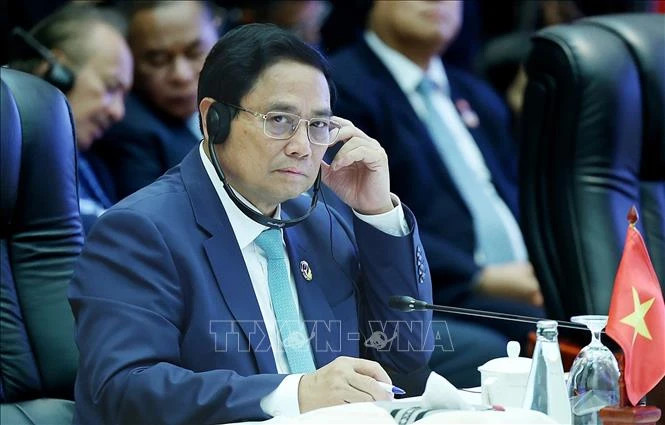 范明正总理发表讲话。