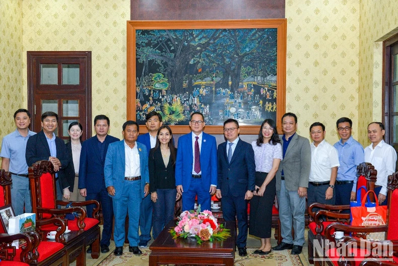 双方代表合影。