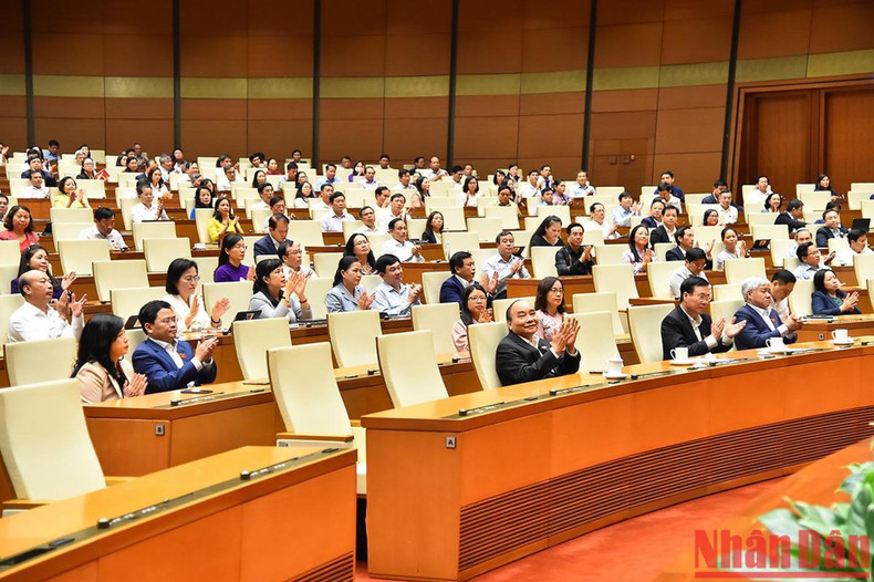 国家主席阮春福和各位领导出席活动。