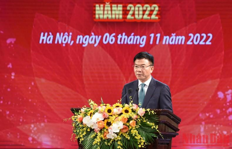 越南司法部长黎成龙致开幕词。 越南司法部长黎成龙致开幕词。