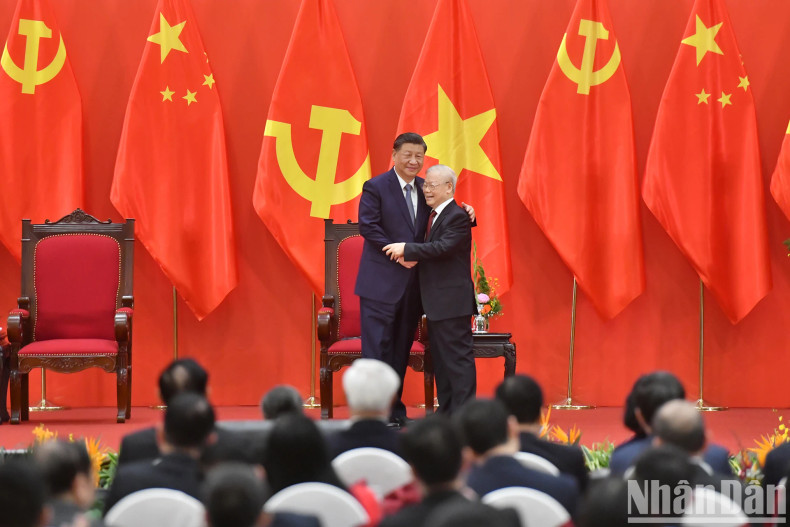 越共中央总书记阮富仲与中共中央总书记、中国国家主席习近平。 越共中央总书记阮富仲与中共中央总书记、中国国家主席习近平。