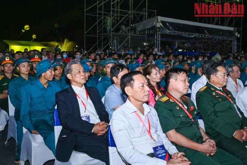 太原省和普安市各阶层人民出席仪式。 太原省和普安市各阶层人民出席仪式。