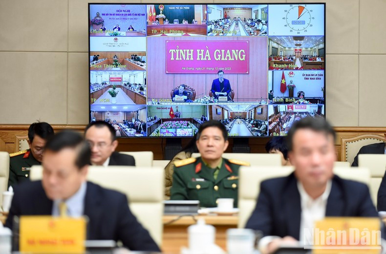 河江省领导通过视屏方式与会。