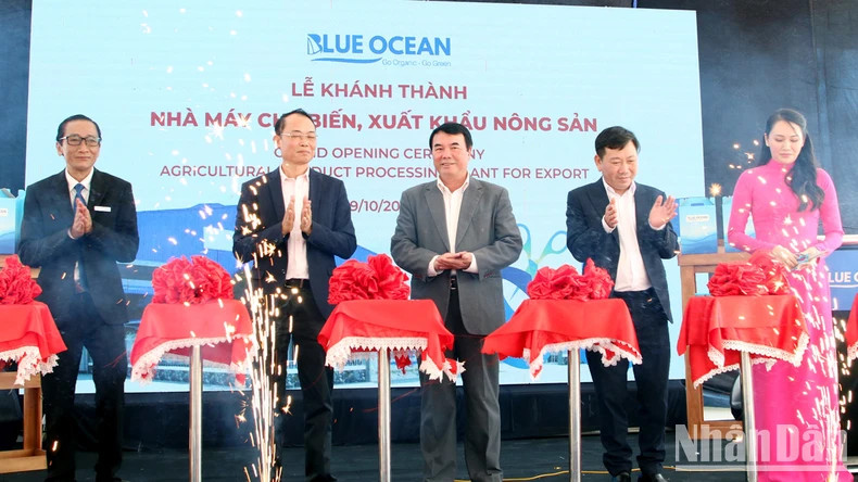 农产品加工厂落成仪式。 农产品加工厂落成仪式。