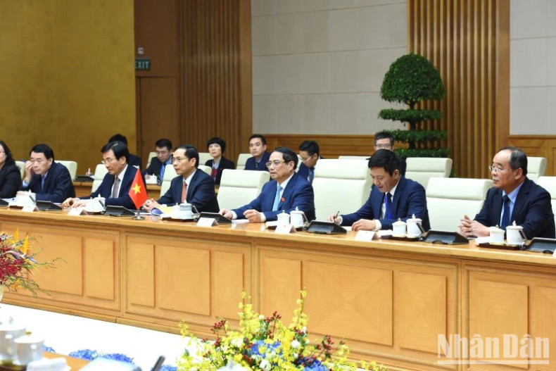 越南政府总理范明正和越南政府成员。