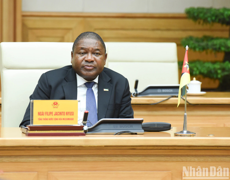 莫桑比克共和国总统菲利佩·纽西发表讲话。
