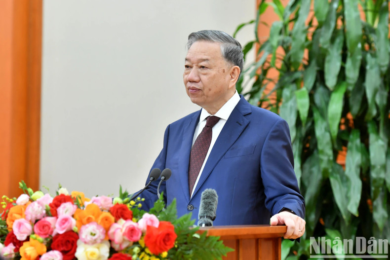 苏林总书记发表讲话。 苏林总书记发表讲话。