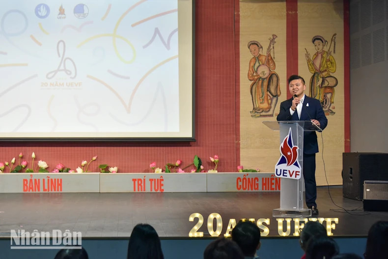 UEVF主席阮潘宝瑞发表讲话。 UEVF主席阮潘宝瑞发表讲话。