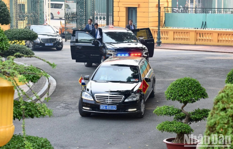 荷兰首相马克·吕特到达主席府。