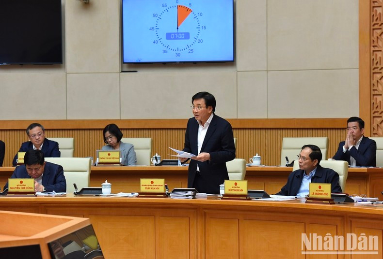 政府办公厅主任陈文山部长发言。